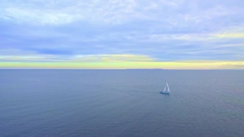 Free Stock Video Sailing Boat Crossing The Ocean Live Wallpaper - Free Live Wallpaper