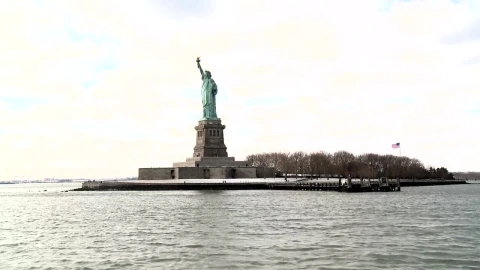 Free Stock Video Sailing By The Statue Of Liberty In A Cloudy Day Live Wallpaper - Free Live Wallpaper