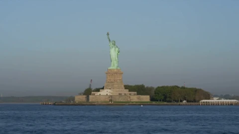 Free Stock Video Sailing By The Statue Of Liberty Live Wallpaper - Free Live Wallpaper