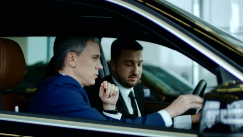 Free Stock Video Salesman Showing The Car To A Client Live Wallpaper - Free Live Wallpaper