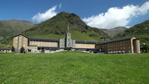 Free Stock Video Sanctuary At The Bottom Of A Sunny Valley Live Wallpaper - Free Live Wallpaper