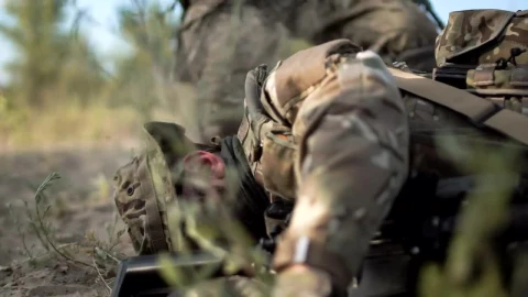 Free Stock Video Saving A Wounded Soldier From The Battlefield Live Wallpaper - Free Live Wallpaper