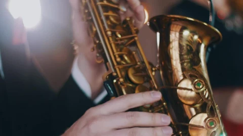 Free Stock Video Saxophonist Wearing A Jacket Live Wallpaper - Free Live Wallpaper