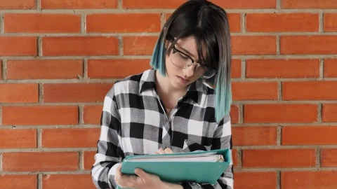 Free Stock Video Schoolboy Girl In Her School Studying Concentrated Live Wallpaper - Free Live Wallpaper