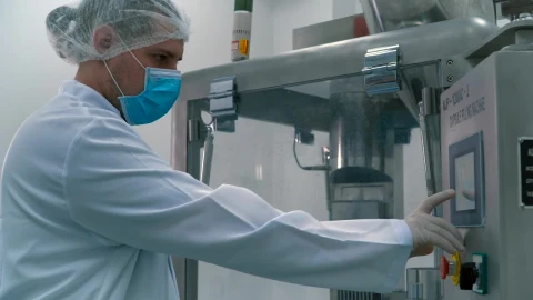 Free Stock Video Scientist Wearing Masks And Gloves In A Laboratory Live Wallpaper - Free Live Wallpaper