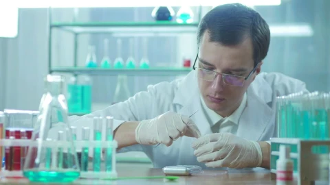 Free Stock Video Scientist Working With White Powder In The Lab Live Wallpaper - Free Live Wallpaper