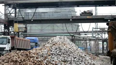 Free Stock Video Scrap Metal At A Workshop Live Wallpaper - Free Live Wallpaper