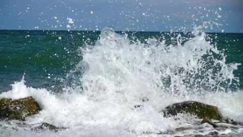 Free Stock Video Sea Waves Breaking On The Rocks Front View Live Wallpaper - Free Live Wallpaper