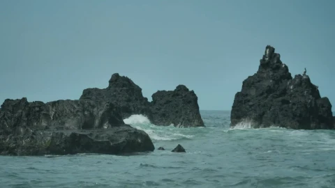 Free Stock Video Sea Waves And Big Rocks Live Wallpaper - Free Live Wallpaper