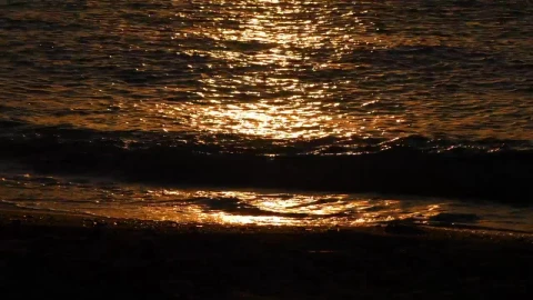 Free Stock Video Sea Waves Reflecting The Sunset Close Up Live Wallpaper - Free Live Wallpaper