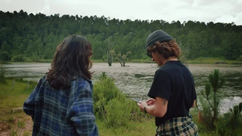 Free Stock Video Selfie As A Couple During A Walk In Nature Live Wallpaper - Free Live Wallpaper