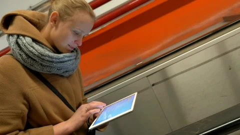 Free Stock Video Sending An Email On An Escalator Live Wallpaper - Free Live Wallpaper
