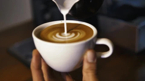 Free Stock Video Serving A Sparkling Cappuccino In A Cup Live Wallpaper - Free Live Wallpaper