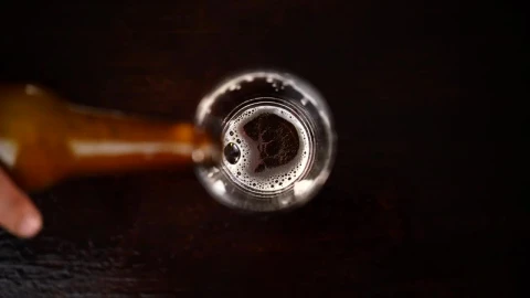 Free Stock Video Serving Beer In A Glass Top Shot Live Wallpaper - Free Live Wallpaper