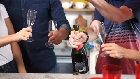 Free Stock Video Serving Champagne At A Birthday Party Live Wallpaper - Free Live Wallpaper
