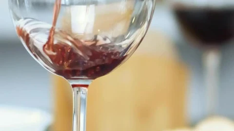 Free Stock Video Serving Wine In A Glass Viewed In Detail Live Wallpaper - Free Live Wallpaper