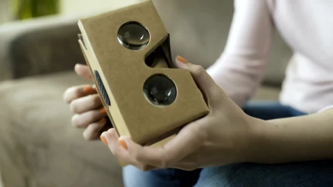 Free Stock Video Setting Up A Cartboard Virtual Reality Headset Live Wallpaper - Free Live Wallpaper