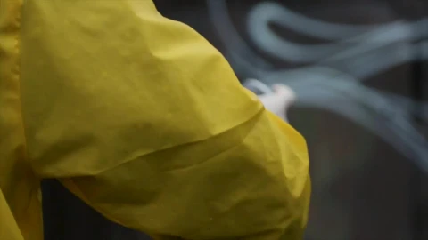 Free Stock Video Shaking A Can Of Spray Paint Live Wallpaper - Free Live Wallpaper