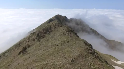 Free Stock Video Sharp Mountain Range Over The Clouds Live Wallpaper - Free Live Wallpaper
