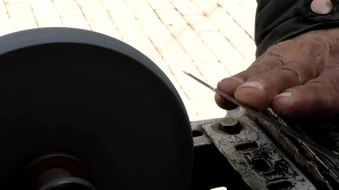 Free Stock Video Sharpening A Knife Live Wallpaper - Free Live Wallpaper