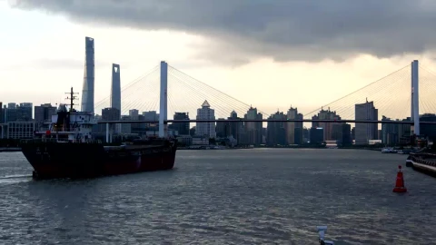 Free Stock Video Ships Sailing On A Lake Surrounded By A Huge City Live Wallpaper - Free Live Wallpaper
