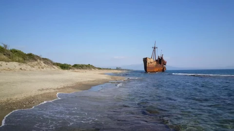 Free Stock Video Shipwreck In The Beach Live Wallpaper - Free Live Wallpaper