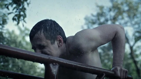 Free Stock Video Shirtless Man Exercises In The Rain Live Wallpaper - Free Live Wallpaper