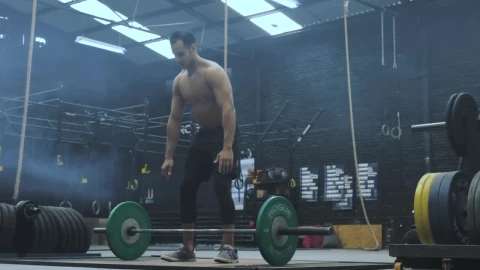 Free Stock Video Shirtless Man Lifting Weights At The Gym Live Wallpaper - Free Live Wallpaper