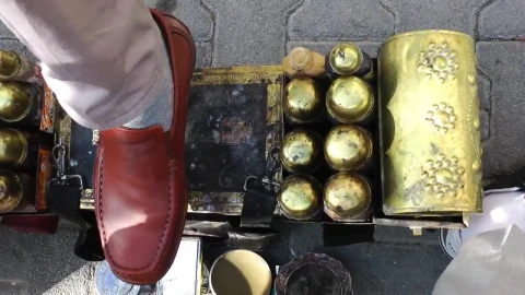 Free Stock Video Shoeshiner Working Over Head Shot Live Wallpaper - Free Live Wallpaper