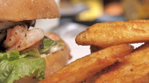 Free Stock Video Shrimp Burger With French Fries Live Wallpaper - Free Live Wallpaper