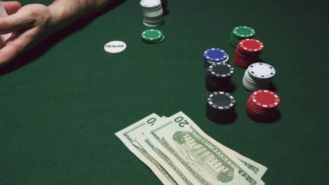 Free Stock Video Shuffling Cards At The Poker Table Live Wallpaper - Free Live Wallpaper
