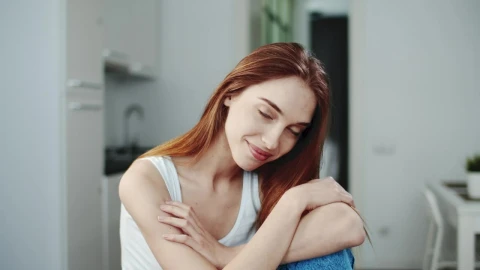 Free Stock Video Shy Smiling Woman In Blue Jeans Live Wallpaper - Free Live Wallpaper