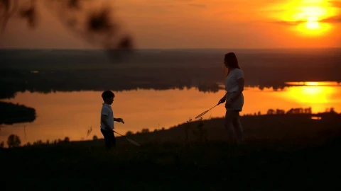Free Stock Video Siblings Playing Badminton In The Sunset Live Wallpaper - Free Live Wallpaper