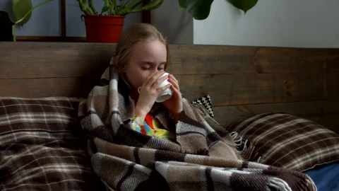 Free Stock Video Sick Girl Sheltered While Drinking A Tea Live Wallpaper - Free Live Wallpaper
