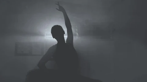 Free Stock Video Silhouette Of A Ballet Dancer Doing Figures Live Wallpaper - Free Live Wallpaper