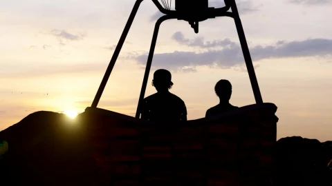 Free Stock Video Silhouette Of A Hot Air Balloon Towards The Sunset Live Wallpaper - Free Live Wallpaper