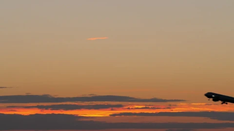 Free Stock Video Silhouette Of A Passenger Plan Taking Off Live Wallpaper - Free Live Wallpaper