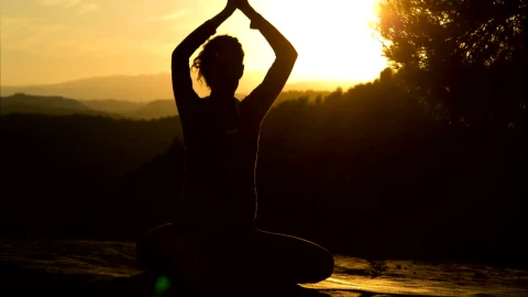 Free Stock Video Silhouette Of A Woman Doing Yoga At Sunset Live Wallpaper - Free Live Wallpaper