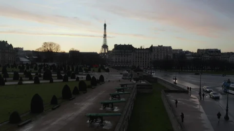 Free Stock Video Silhouette Of The Eiffel Tower On The Paris Skyline Live Wallpaper - Free Live Wallpaper