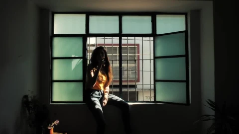 Free Stock Video Silhouette Of Woman Smoking Live Wallpaper - Free Live Wallpaper