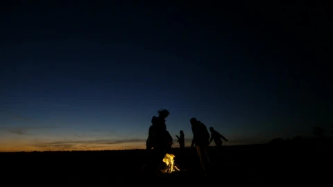 Free Stock Video Silhouettes Of People In The Campfire Live Wallpaper - Free Live Wallpaper