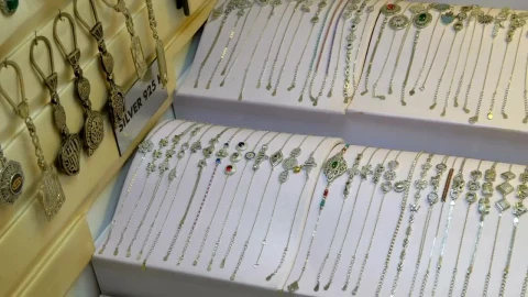 Free Stock Video Silver Jewelry Merchandise On Display Live Wallpaper - Free Live Wallpaper