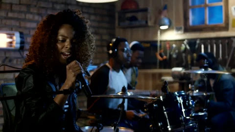 Free Stock Video Singer Giving Instructions To Musicians Live Wallpaper - Free Live Wallpaper
