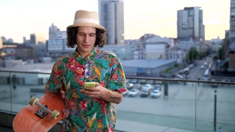 Free Video Stock Skater Checking His Phone Live Wallpaper - Free Live Wallpaper