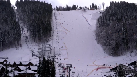 Free Video Stock Skiers Enjoying The Mountain In The Snow Live Wallpaper - Free Live Wallpaper