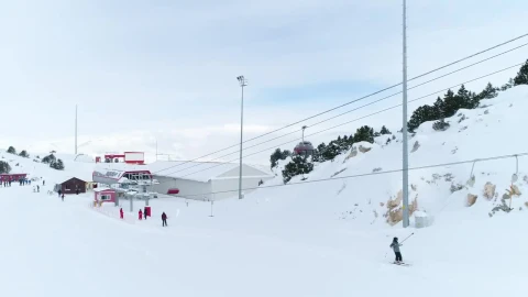 Free Video Stock Skiers Going Up Hill Live Wallpaper - Free Live Wallpaper