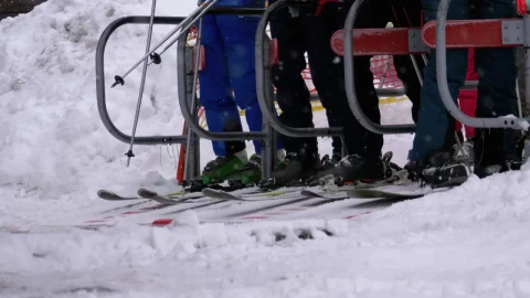 Free Video Stock Skiers Passing Turnstile Gate Of Ski Lift Entrance Live Wallpaper - Free Live Wallpaper