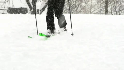 Free Video Stock Skiing At A Park During Heavy Snowfall Live Wallpaper - Free Live Wallpaper