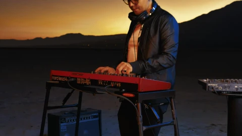 Free Video Stock Skilled Dj Playing With His Equipment In A Huge Desert Live Wallpaper - Free Live Wallpaper