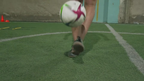 Free Video Stock Skilled Soccer Player Doing Tricks With The Ball Live Wallpaper - Free Live Wallpaper